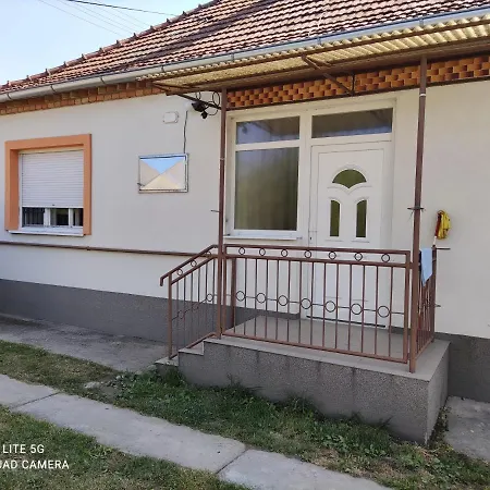 Samostatny Rodinny Dom بيت للعطل Veľký Meder