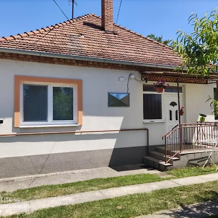 Samostatny Rodinny Dom * Velky Meder