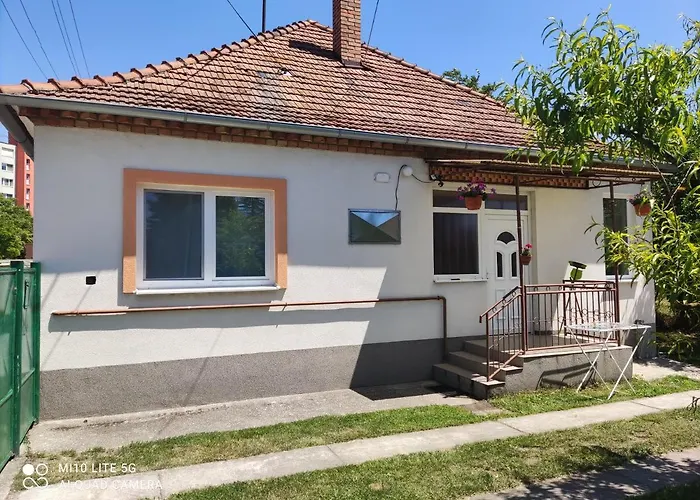 Samostatny Rodinny Dom * Velky Meder
